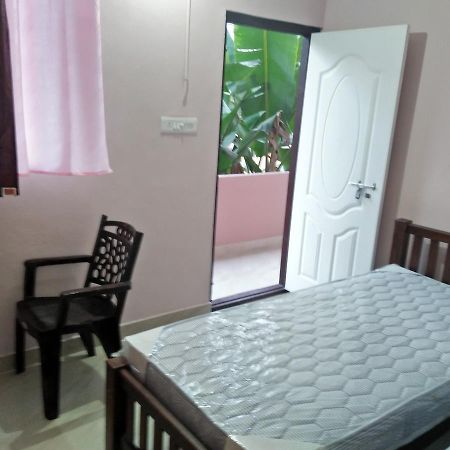 Metro Mens Hostel Kochi Eksteriør bilde