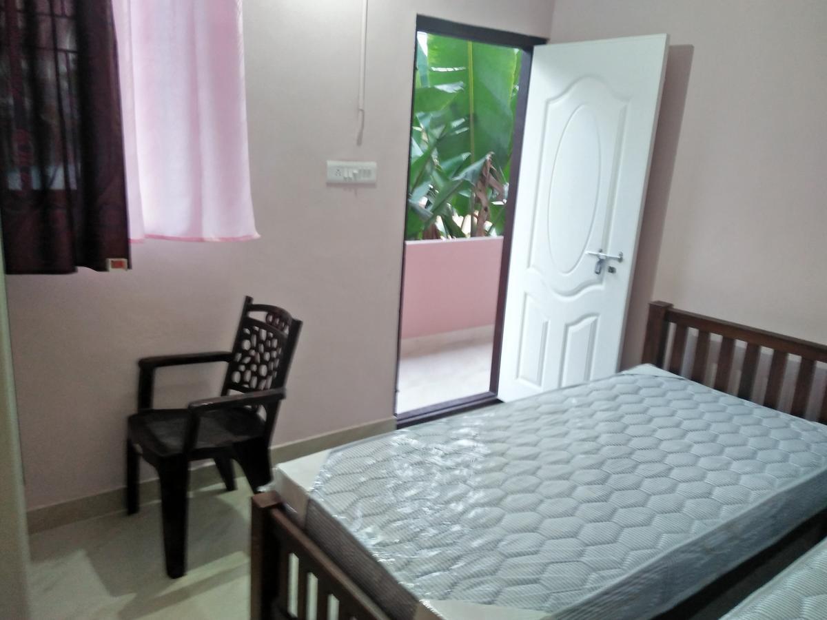 Metro Mens Hostel Kochi Eksteriør bilde